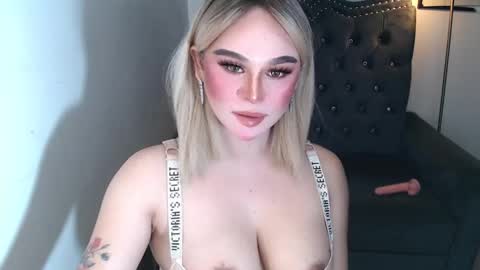 Snapshot of superh0tangelxx chatting on 12-01-25, 11:10 CARMINA online show from 12-01-25, 11:10