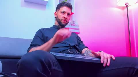 supreme_alpha_ online show from 11-21-25, 03:16