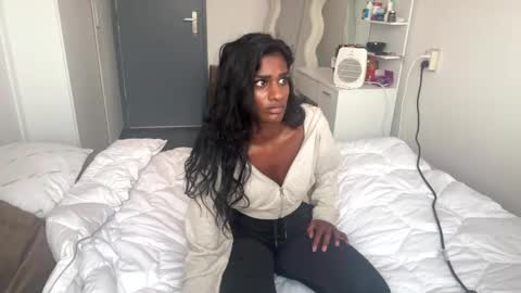 Snapshot of suraya_ndia chatting on 02-19-25, 04:22 Suraya Ndia online show from 02-19-25, 04:22