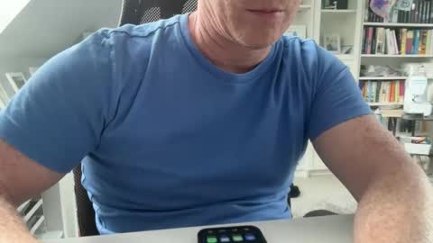 Snapshot of surfstar81 chatting on 06-11-26, 10:02 surfstar81 online show from 06-11-26, 10:02
