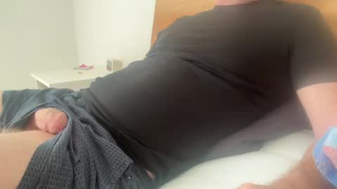 Snapshot of surfstar81 chatting on 07-18-26, 07:01 surfstar81 online show from 07-18-26, 07:01