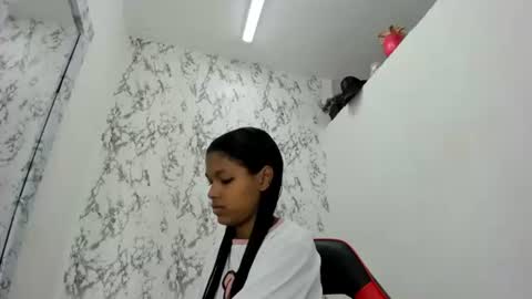 Snapshot of surifoster chatting on 05-10-26, 01:49 suri online show from 05-10-26, 01:49