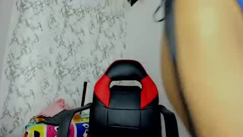 Snapshot of surifoster chatting on 05-11-26, 02:34 suri online show from 05-11-26, 02:34