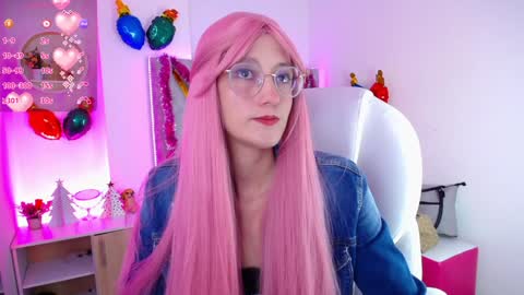 Snapshot of susan_hottye_ chatting on 12-23-24, 11:36 Susan online show from 12-23-24, 11:36