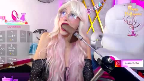 Snapshot of susan_hottye_ chatting on 10-24-25, 10:11 Susan online show from 10-24-25, 10:11