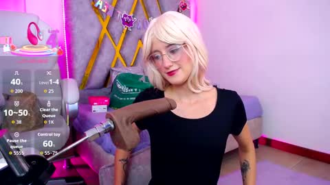 Snapshot of susan_hottye_ chatting on 11-30-25, 11:14 Susan online show from 11-30-25, 11:14