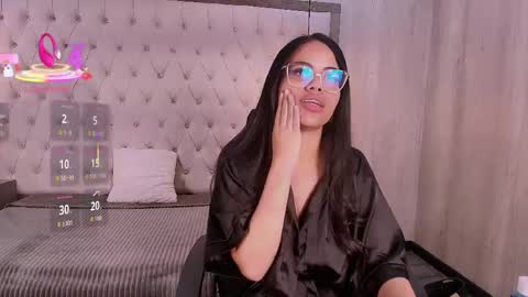 Snapshot of susan_voltaire chatting on 05-11-26, 12:00 susan_voltaire online show from 05-11-26, 12:00