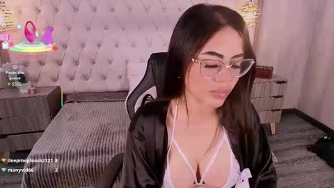 Snapshot of susan_voltaire chatting on 05-11-26, 02:45 susan_voltaire online show from 05-11-26, 02:45