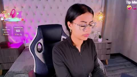 Snapshot of susan_voltaire chatting on 05-22-26, 08:47 susan_voltaire online show from 05-22-26, 08:47