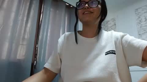 Snapshot of susana_hank chatting on 02-17-25, 06:15 susana online show from 02-17-25, 06:15
