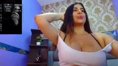 Snapshot of susana_hicks chatting on 06-16-26, 01:03 S U S A N A online show from 06-16-26, 01:03