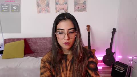 Susana hendrix    online show from 11-20-25, 06:29