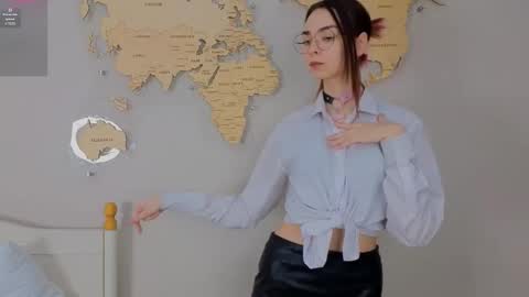 Snapshot of susannahtrojahn chatting on 02-16-26, 03:19 susannahtrojahn online show from 02-16-26, 03:19