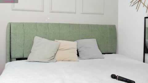 Amelia  online show from 11-08-25, 12:27