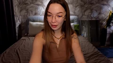 Snapshot of susannjohnson chatting on 10-19-25, 12:44 susannjohnson online show from 10-19-25, 12:44