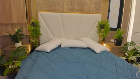 Snapshot of susannjohnson chatting on 12-21-25, 12:51 susannjohnson online show from 12-21-25, 12:51