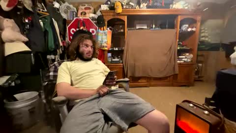 Snapshot of sushi_burrito03 chatting on 03-12-25, 12:53 Davey Jones online show from 03-12-25, 12:53