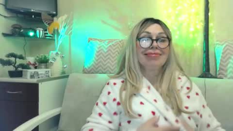 Snapshot of susiexnoreen chatting on 02-08-26, 08:40 SusiexNoreen online show from 02-08-26, 08:40