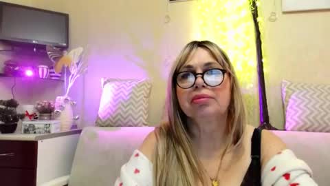 Snapshot of susiexnoreen chatting on 02-18-26, 10:39 SusiexNoreen online show from 02-18-26, 10:39