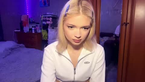 Snapshot of suzannabarmes chatting on 05-13-26, 09:44 Stacy online show from 05-13-26, 09:44
