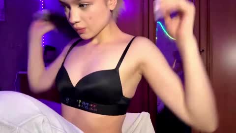 Snapshot of suzannabarmes chatting on 05-15-26, 11:12 Stacy online show from 05-15-26, 11:12