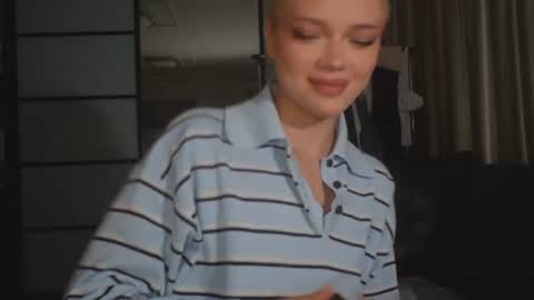 Snapshot of suzannabarmes chatting on 07-05-26, 09:55 Stacy online show from 07-05-26, 09:55