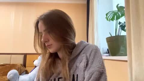 Snapshot of suzannetigerino chatting on 04-16-26, 07:53 Emila online show from 04-16-26, 07:53