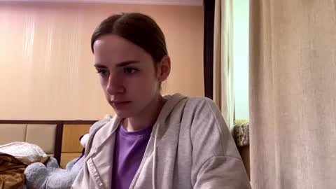 Snapshot of suzannetigerino chatting on 06-15-26, 07:32 Emila online show from 06-15-26, 07:32