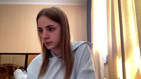 Snapshot of suzannetigerino chatting on 06-16-26, 11:13 Emila online show from 06-16-26, 11:13