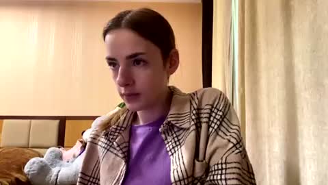 Snapshot of suzannetigerino chatting on 06-18-26, 07:08 Emila online show from 06-18-26, 07:08