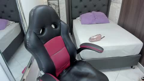 S U Z E T  online show from 07-18-26, 07:28