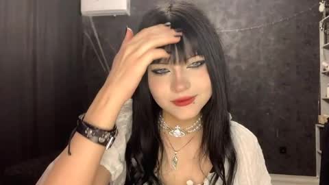 EmilySuonn online show from 04-22-26, 05:43