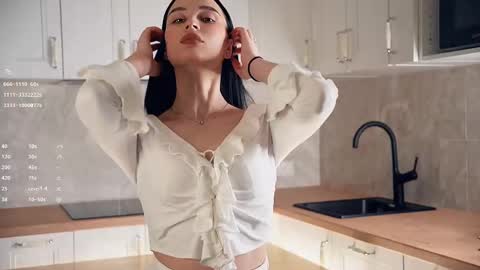 Snapshot of suziegoglia chatting on 01-06-26, 09:18 Kristanna online show from 01-06-26, 09:18