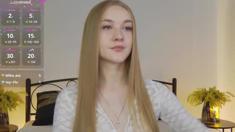 Suzi online show from 10-23-25, 01:21