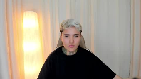 suzu_wolf online show from 10-15-25, 04:12