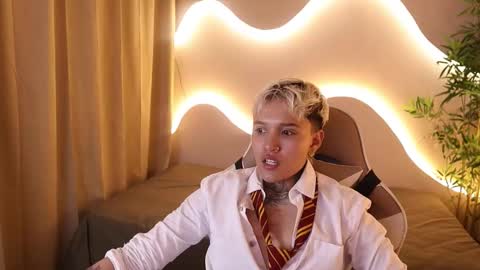 suzu_wolf online show from 10-18-25, 06:37