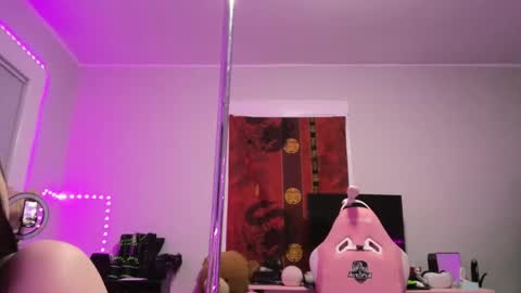 Snapshot of suzukibunny chatting on 12-21-24, 11:24 SuzukiBunny online show from 12-21-24, 11:24