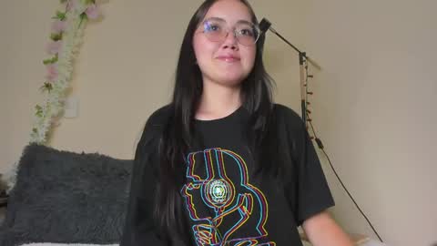 Snapshot of suzumi_ chatting on 05-15-26, 02:35 Jadde online show from 05-15-26, 02:35