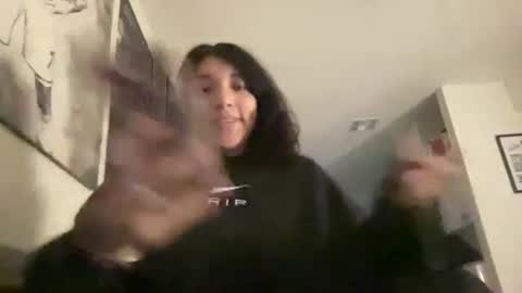 Suzy online show from 10-20-25, 04:02