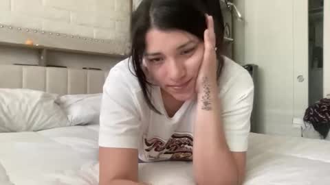 Snapshot of suzyishellawet chatting on 02-11-26, 07:41 Suzy online show from 02-11-26, 07:41