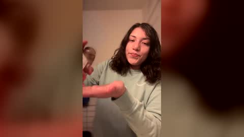 Snapshot of suzyishellawet chatting on 02-26-26, 04:06 Suzy online show from 02-26-26, 04:06