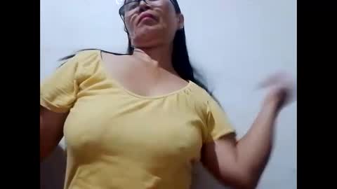 Snapshot of suzzie_hot chatting on 01-04-25, 08:28 suzzie_hot online show from 01-04-25, 08:28