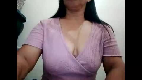 Snapshot of suzzie_hot chatting on 02-12-25, 10:14 suzzie_hot online show from 02-12-25, 10:14