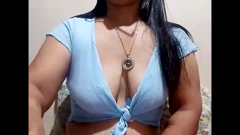 Snapshot of suzzie_hot chatting on 03-04-25, 08:27 suzzie_hot online show from 03-04-25, 08:27