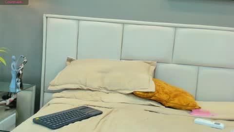 Snapshot of sven_basquiat chatting on 04-05-26, 08:00 Sven online show from 04-05-26, 08:00