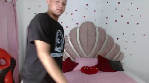 Snapshot of sven_fox723 chatting on 05-24-26, 12:54 Sven online show from 05-24-26, 12:54