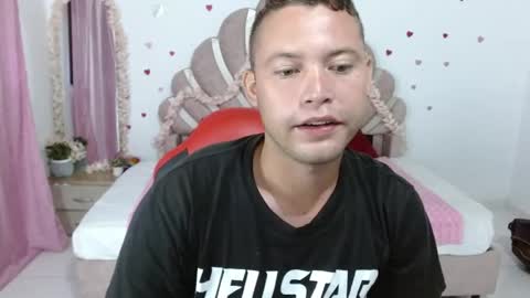 Snapshot of sven_fox723 chatting on 06-05-26, 12:55 Sven online show from 06-05-26, 12:55