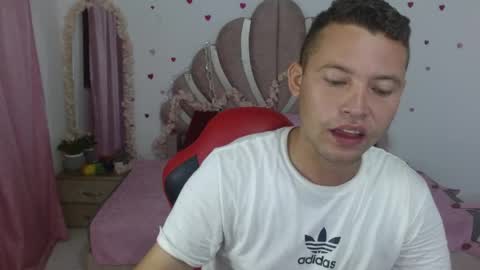 Snapshot of sven_fox723 chatting on 06-08-26, 12:38 Sven online show from 06-08-26, 12:38