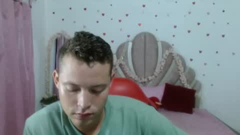 Snapshot of sven_fox723 chatting on 06-12-26, 12:59 Sven online show from 06-12-26, 12:59