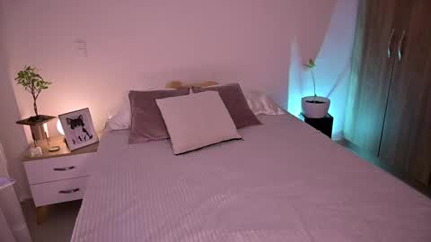 Snapshot of sw_sofi chatting on 09-21-25, 01:40 Sofis schedule 10pm until 4am GMT-5 online show from 09-21-25, 01:40